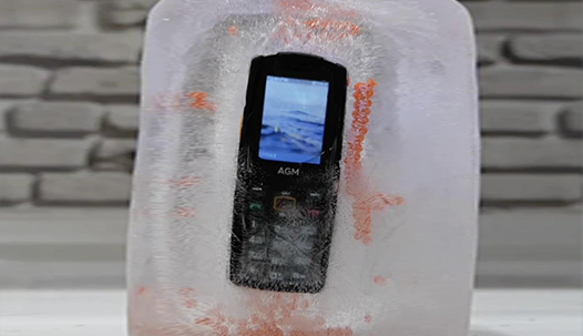 How can the cold hurt your phone?