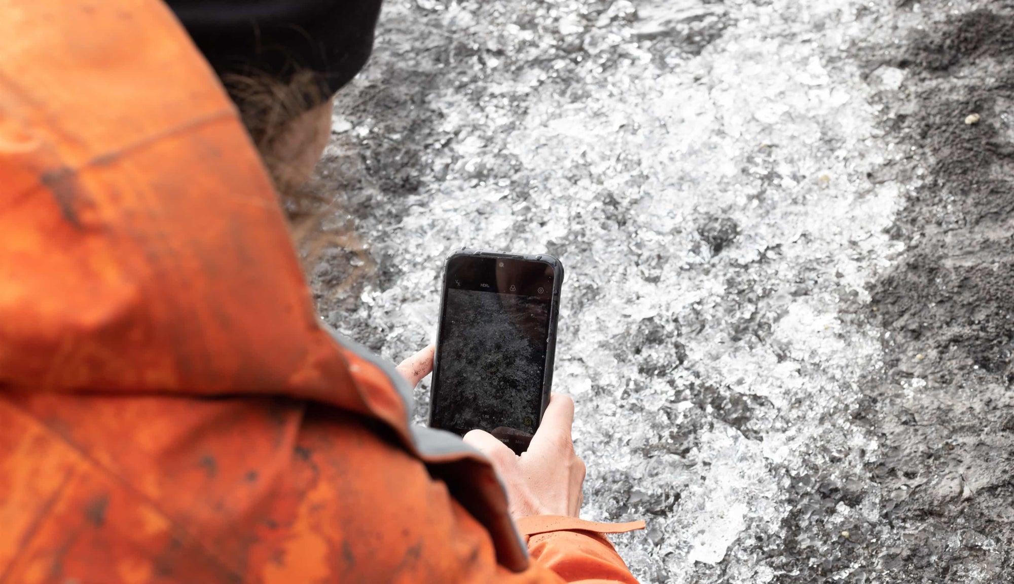 Why regular smartphone is useless in extreme cold condition?